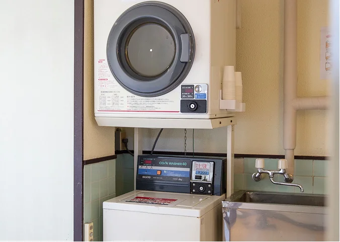 いずみ荘の洗濯機・乾燥機・電子レンジコーナー